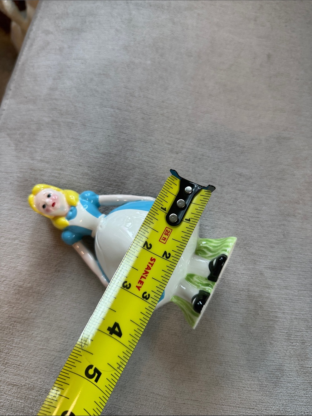 Vintage, Collectable Alice in Wonderland Figurine - Picture 5 of 7